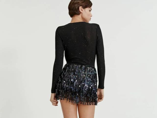Faldas de lentejuelas: estilos que deslumbran y ocasiones perfectas