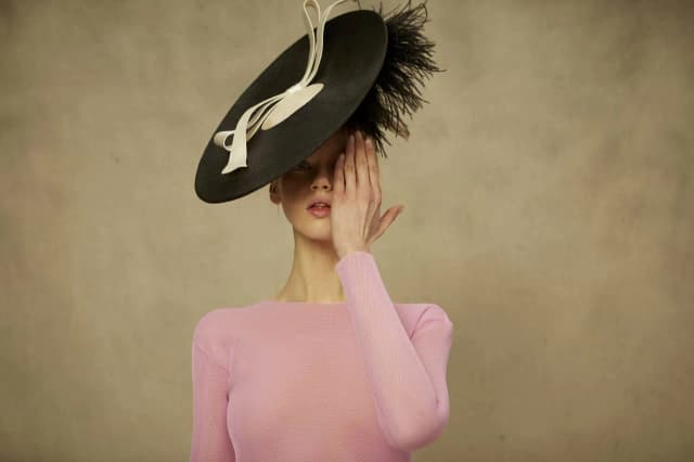 Sombreros Conchitta: Elegancia y variedad en tocados artesanales